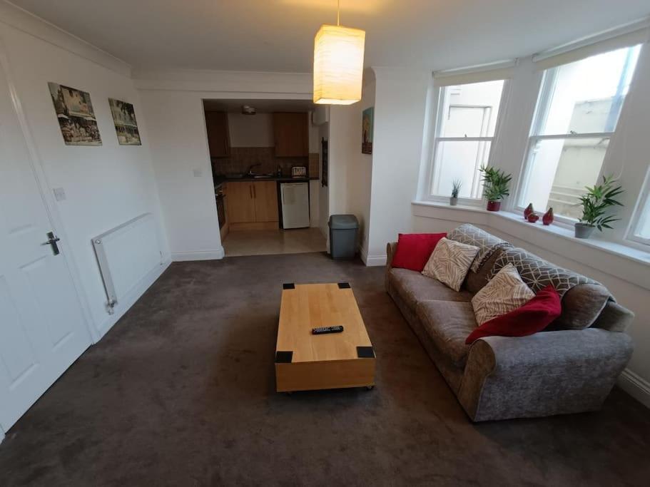 Seafront Apartment In Eastbourne Exterior photo